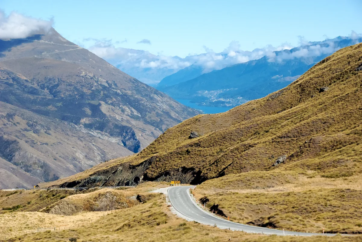 View from the Crown Range summit lookout between Wānaka and Queenstown