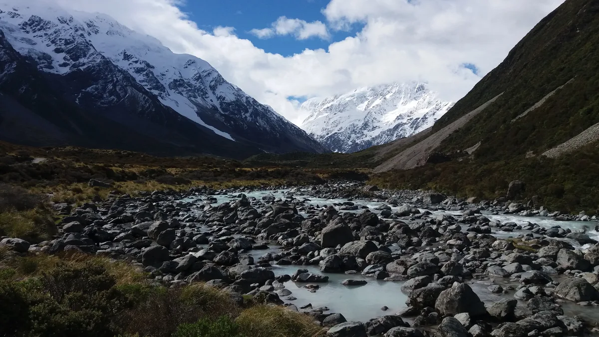 The Hooker Valley Track boardwalk heading towards Aoraki/Mount Cook