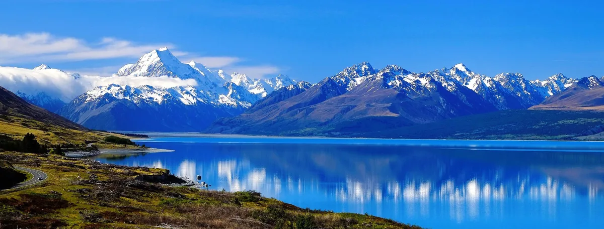 Aoraki/Mount Cook at the head of Lake Pukaki seen from Peters Lookout